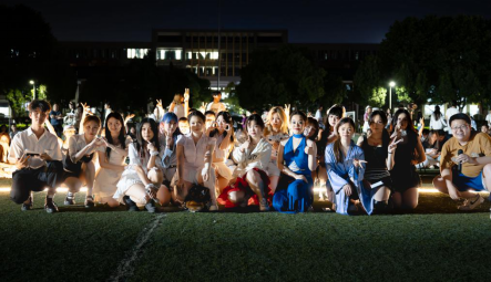 “成长思源 毕业思进”毕业歌会温情上演——文华学子以青春之歌告别校园